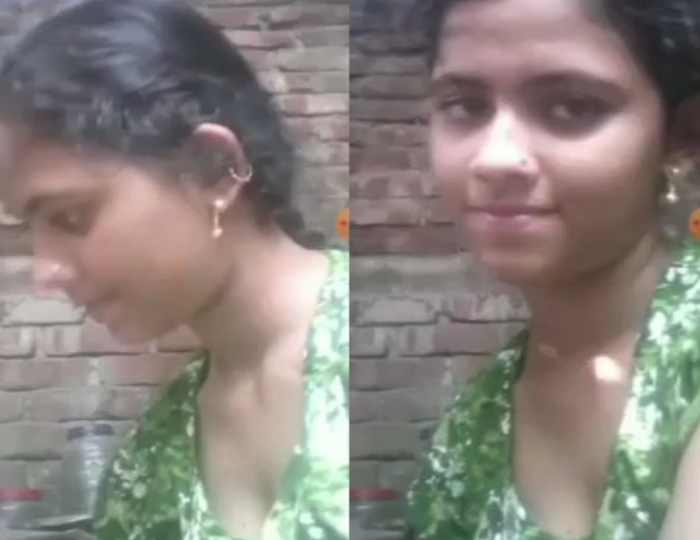 Village Girl Showing For Lover